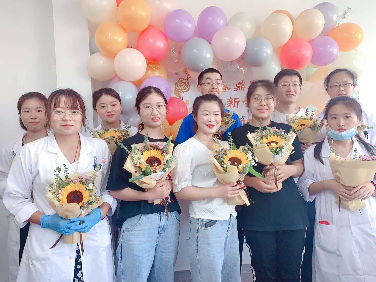 1597991211109997.jpg 新员工合拍.jpg