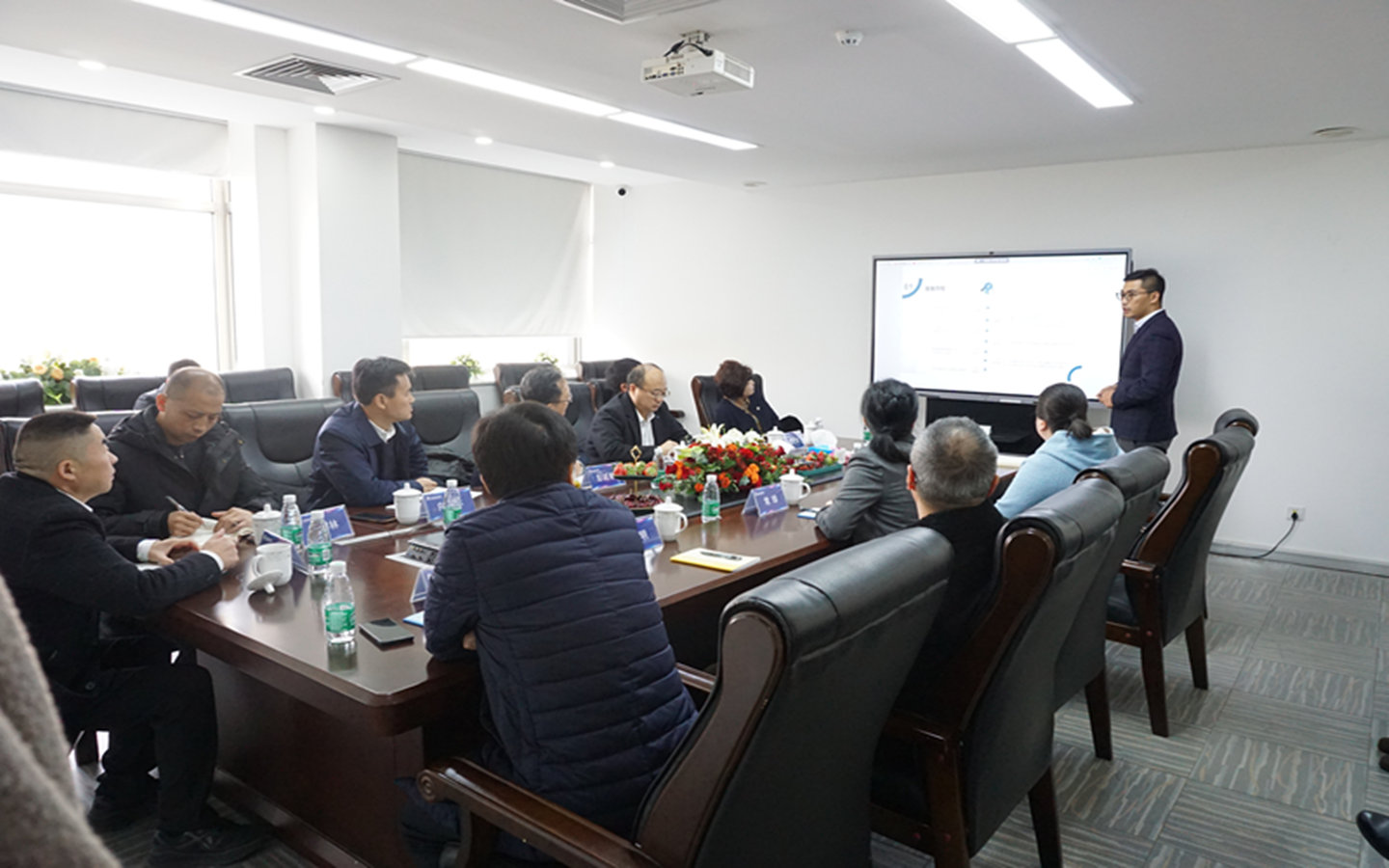 1701159766777498.jpg 4.交流座谈会_副本.jpg